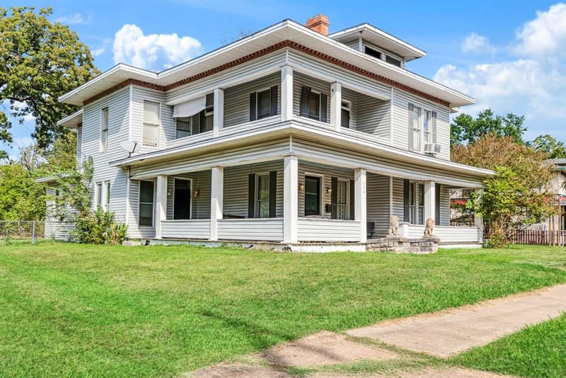 334 W Washington Street, Paris TX 75460