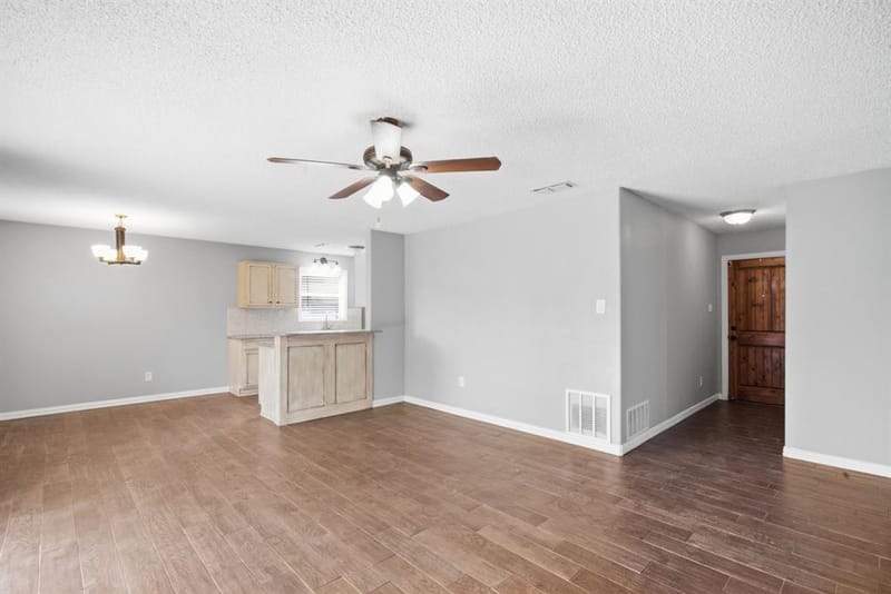 1526 W Bankhead, Weatherford TX 76086 - Photo 11