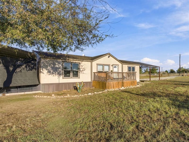 114 Sondra Lin Boulevard, Decatur TX 76234 - Photo 2