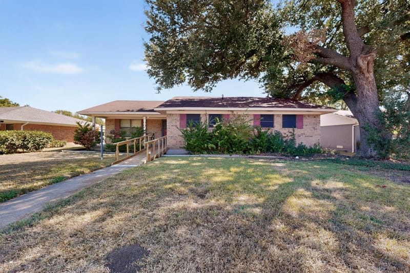 2616 Mossglen Drive, Dallas TX 75227 - Photo 2