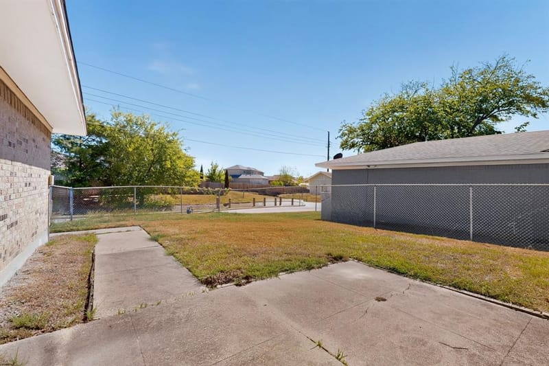 2616 Mossglen Drive, Dallas TX 75227 - Photo 18
