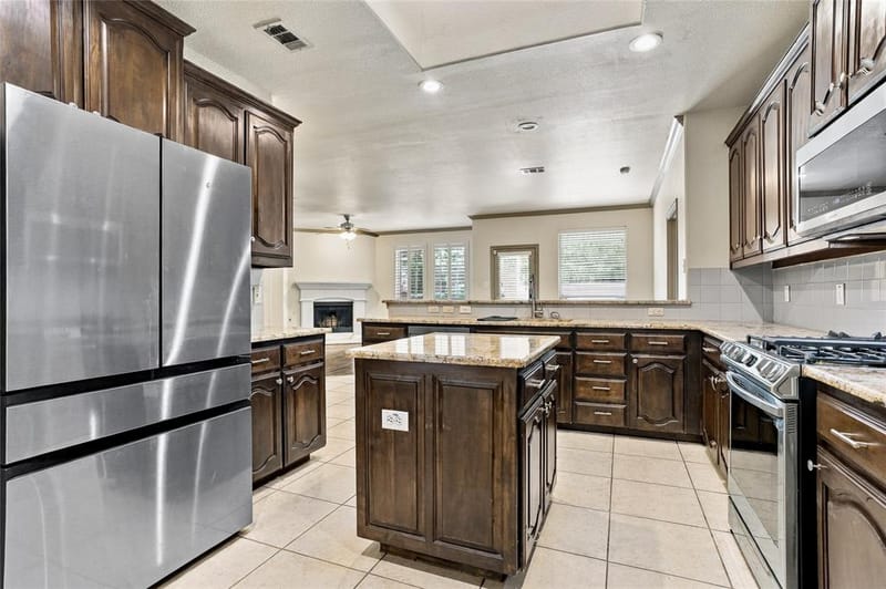 7614 Fallen Antler Place, Arlington TX 76002 - Photo 6