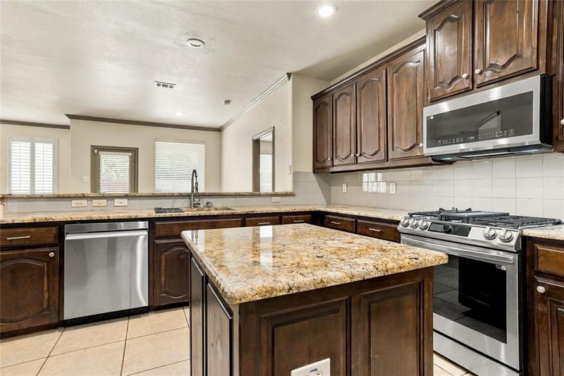 7614 Fallen Antler Place, Arlington TX 76002 - Photo 3