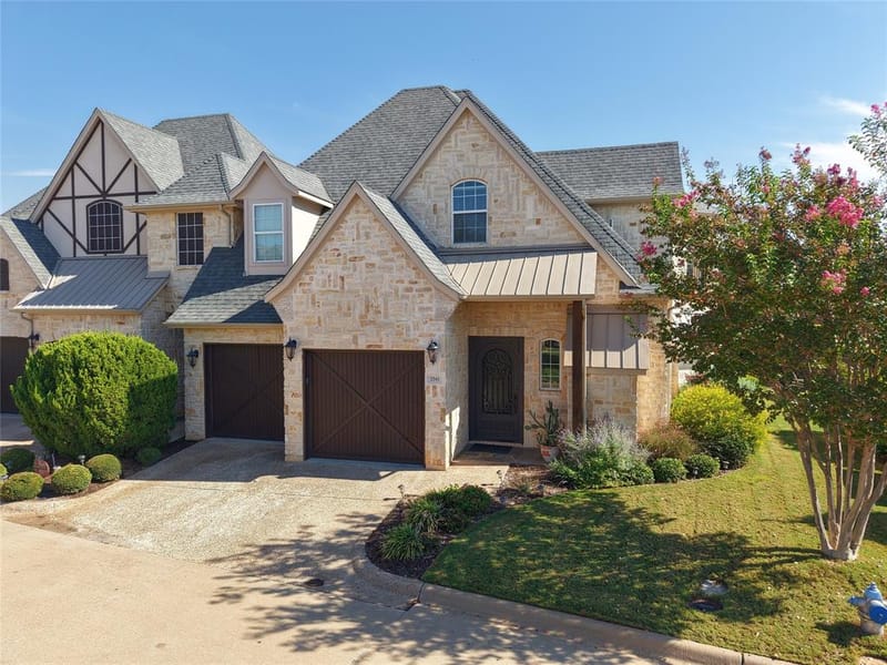 2541 Vineyard Drive, Granbury TX 76048