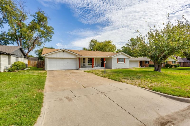 5605 Westcreek Drive, Fort Worth TX 76133 - Photo 2
