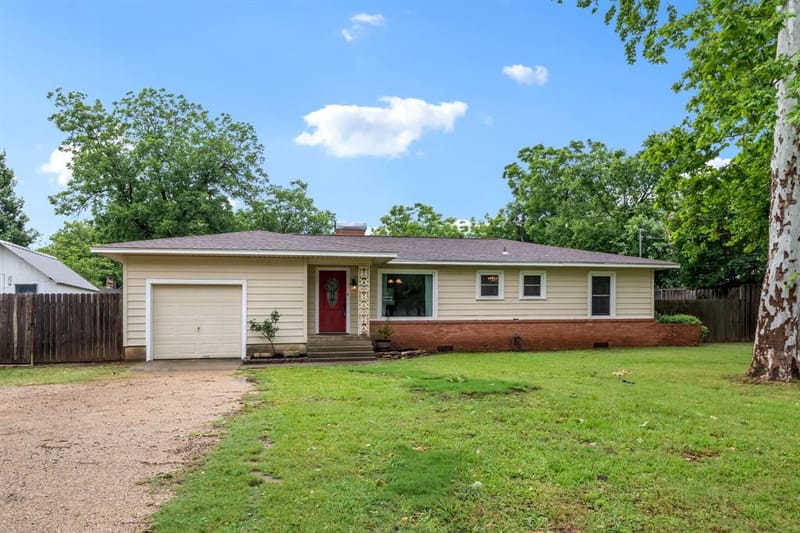 421 S 1st Street, Krum TX 76249 - Photo 2