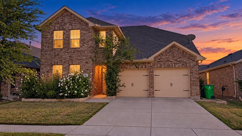 1900 Outpost Creek Lane, Aubrey TX 76227
