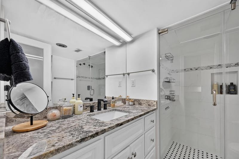 4003 Gilbert Avenue # 7, Dallas TX 75219 - Photo 17