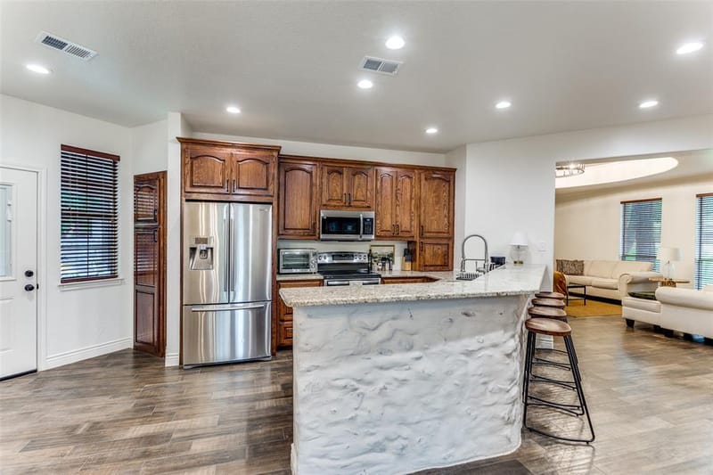 101 Oakwood Drive, Weatherford TX 76086 - Photo 9