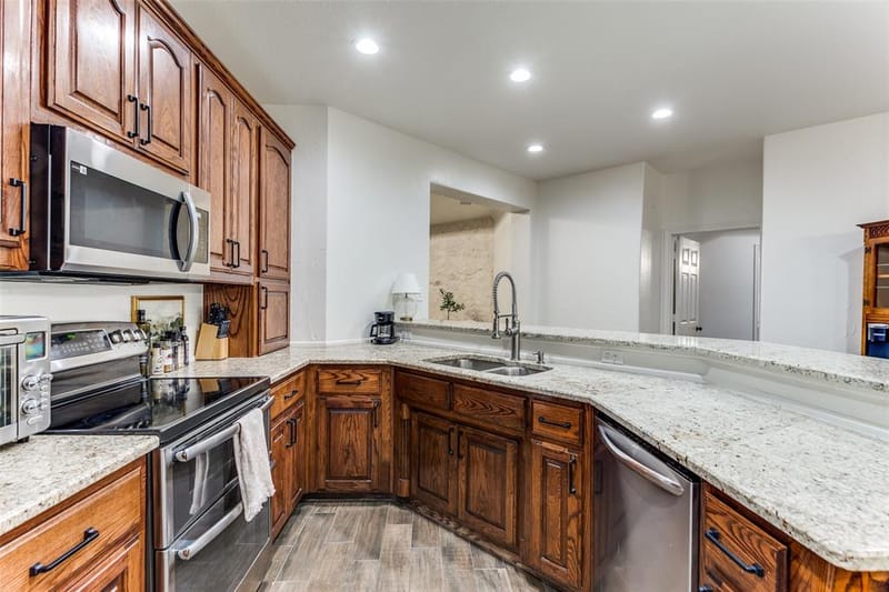 101 Oakwood Drive, Weatherford TX 76086 - Photo 10