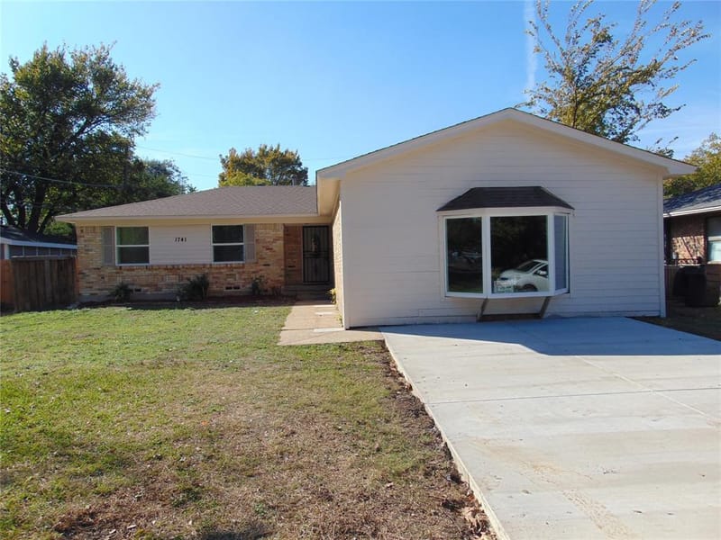 1741 Oak Hill Circle, Dallas TX 75217 - Photo 2