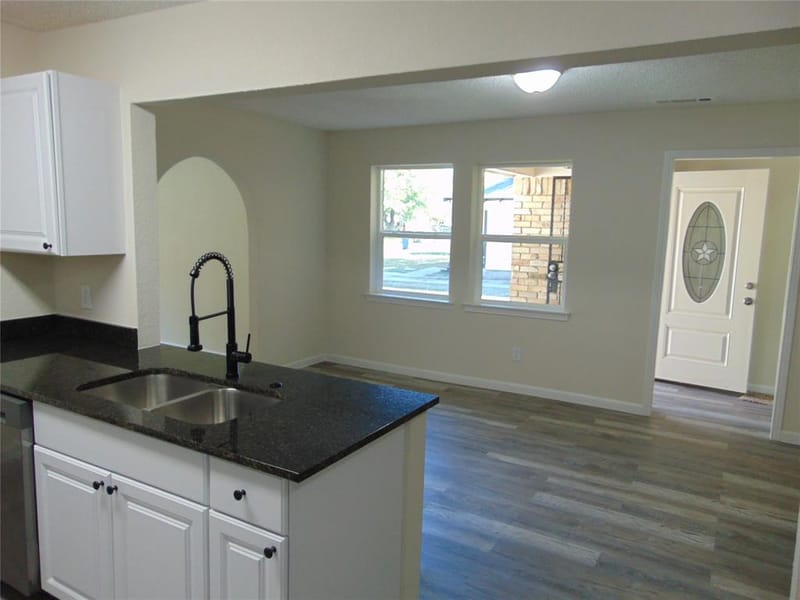 1741 Oak Hill Circle, Dallas TX 75217 - Photo 11