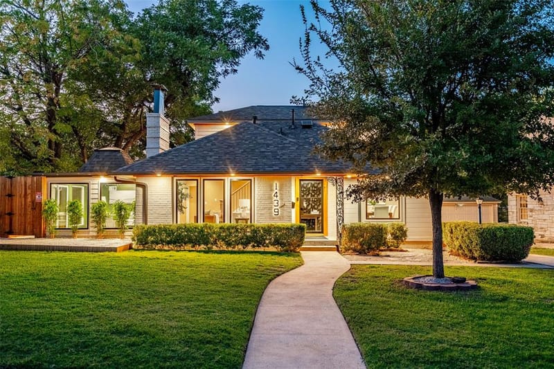 1439 Junior Drive, Dallas TX 75208 - Photo 2