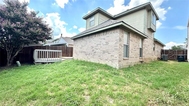1402 Peregrine Street, Lewisville TX 75077 - Photo 2