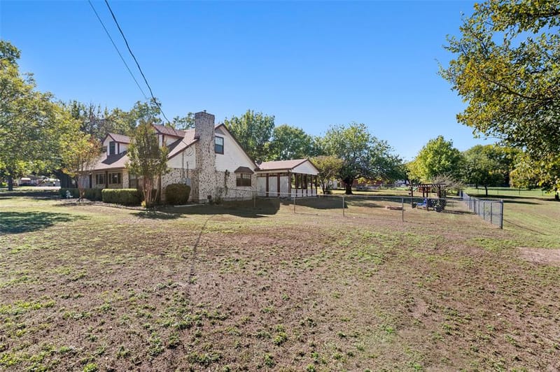 301 N Lyon Street, Tom Bean TX 75491 - Photo 6