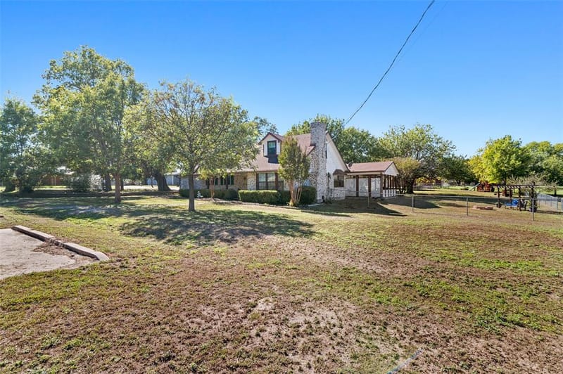 301 N Lyon Street, Tom Bean TX 75491 - Photo 7