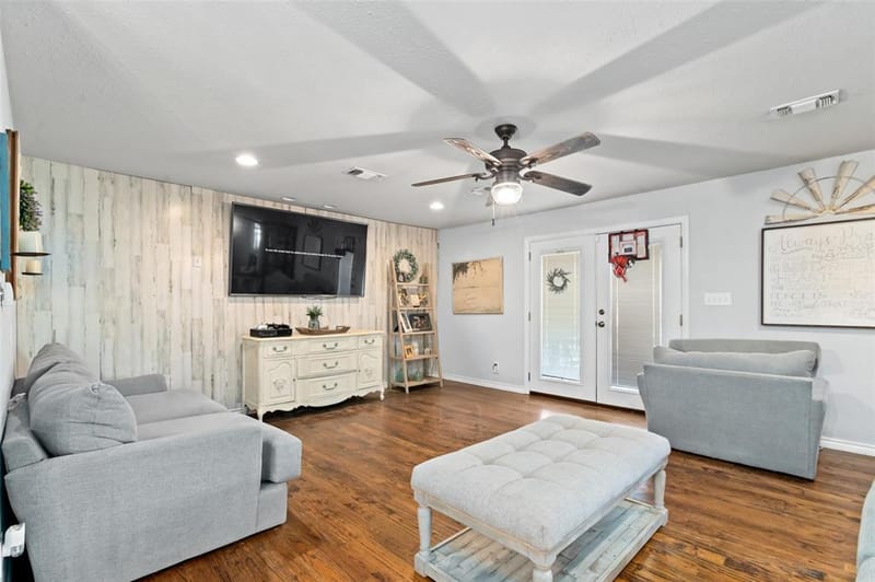 301 N Lyon Street, Tom Bean TX 75491 - Photo 9