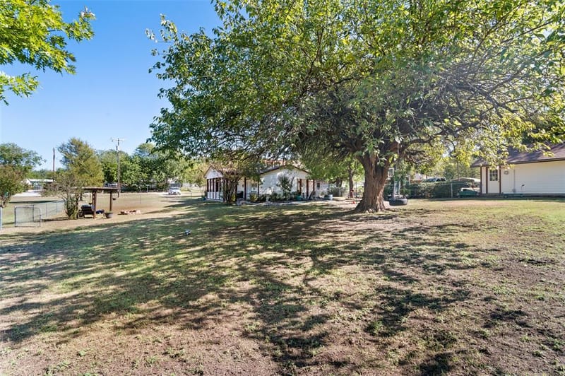301 N Lyon Street, Tom Bean TX 75491 - Photo 34