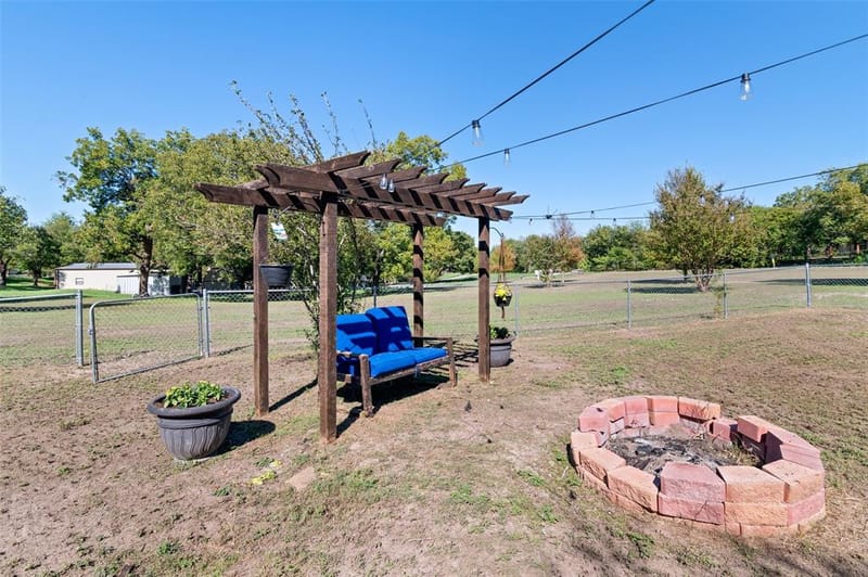 301 N Lyon Street, Tom Bean TX 75491 - Photo 33