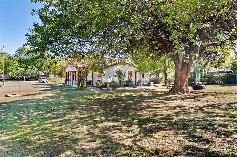 301 N Lyon Street, Tom Bean TX 75491 - Photo 35