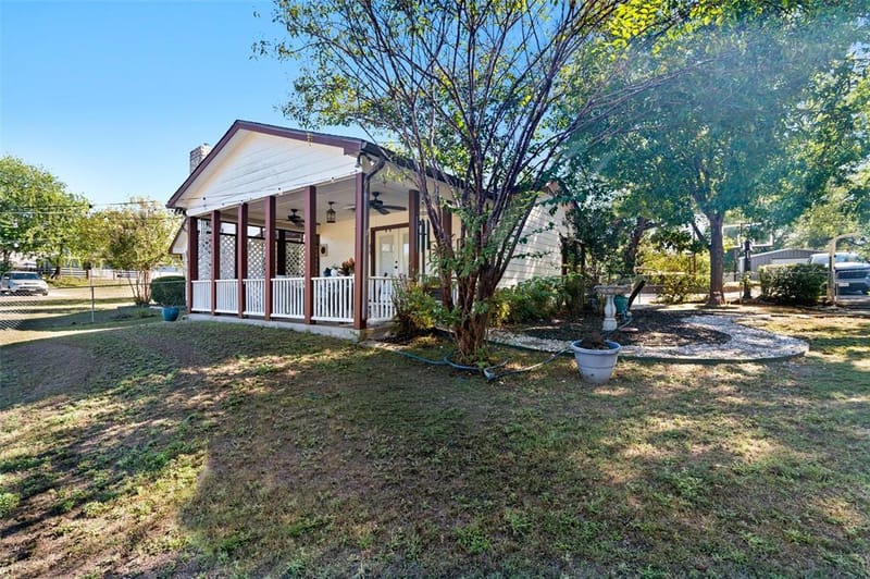 301 N Lyon Street, Tom Bean TX 75491 - Photo 29