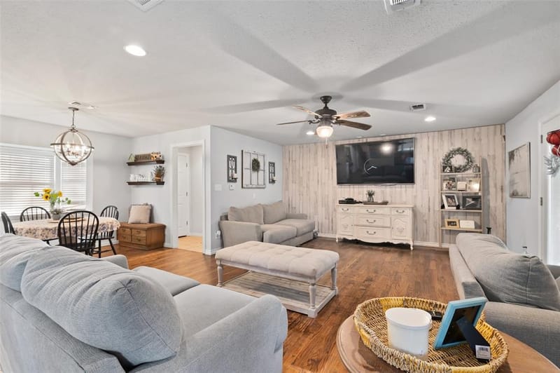 301 N Lyon Street, Tom Bean TX 75491 - Photo 8