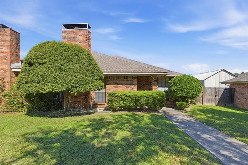 119 Larchbrook Drive, DeSoto TX 75115 - Photo 2