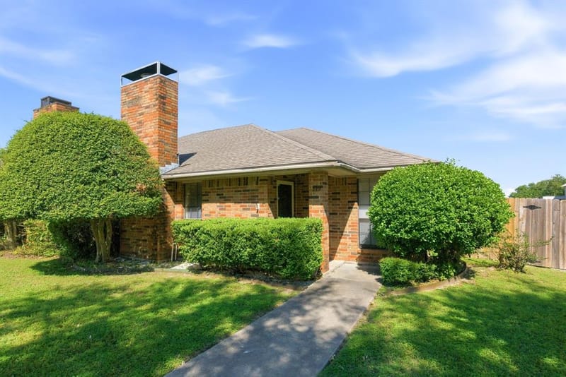 119 Larchbrook Drive, DeSoto TX 75115 - Photo 3