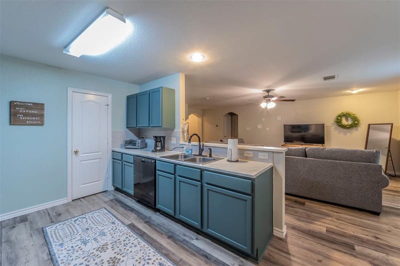 421 Oxford Street, Burleson TX 76028 - Photo 6