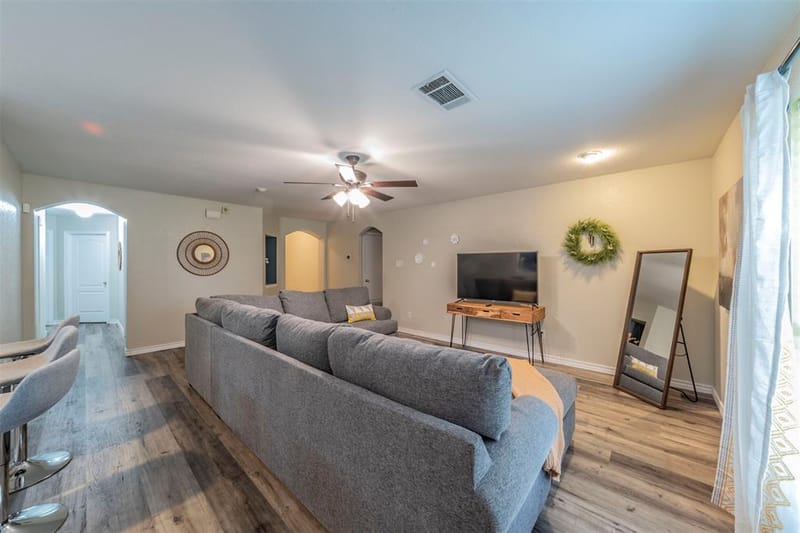 421 Oxford Street, Burleson TX 76028 - Photo 3