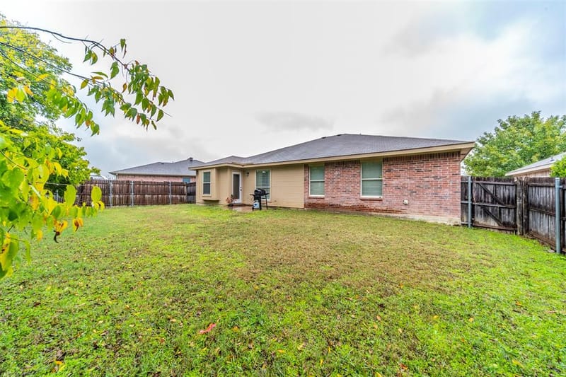 421 Oxford Street, Burleson TX 76028 - Photo 20