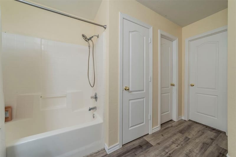 421 Oxford Street, Burleson TX 76028 - Photo 11