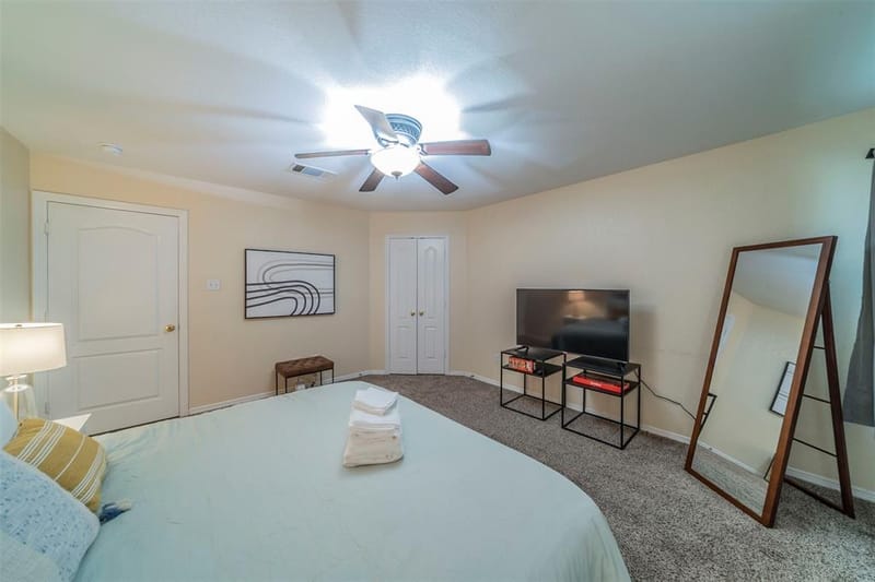 421 Oxford Street, Burleson TX 76028 - Photo 8