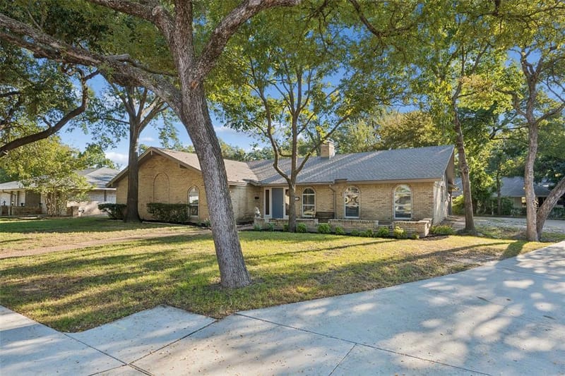 1710 Green Oaks Drive, Irving TX 75061 - Photo 2