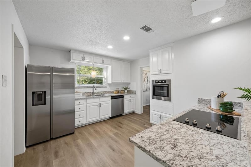 1710 Green Oaks Drive, Irving TX 75061 - Photo 6