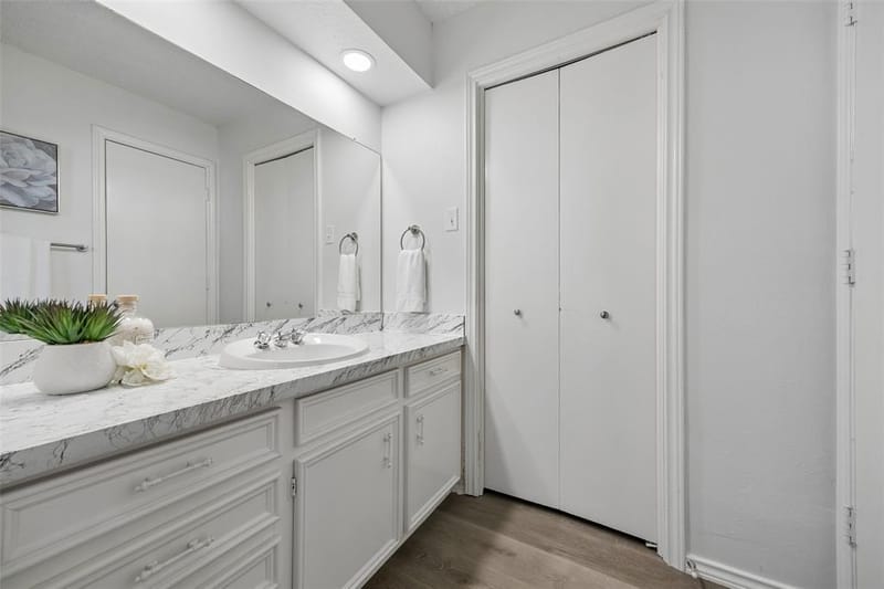 1710 Green Oaks Drive, Irving TX 75061 - Photo 13