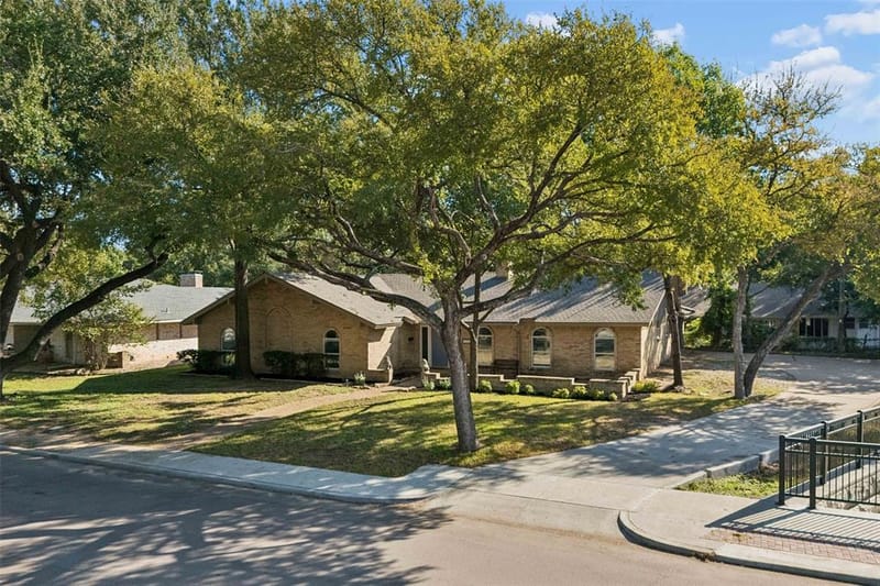1710 Green Oaks Drive, Irving TX 75061 - Photo 22