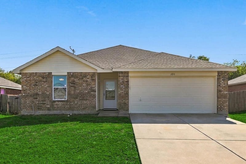320 Deer Run Drive, Sanger TX 76266