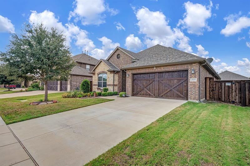 3212 Treyburn Lane, Mansfield TX 76084 - Photo 2
