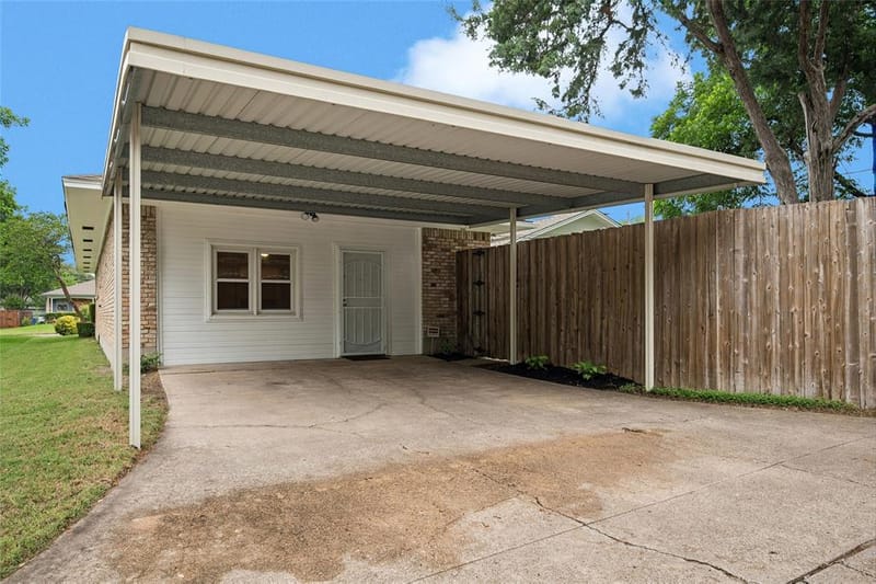8426 Baumgarten Drive, Dallas TX 75228 - Photo 32