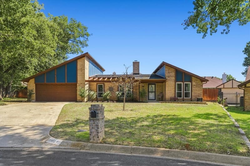1001 Sean Court, Hurst TX 76053