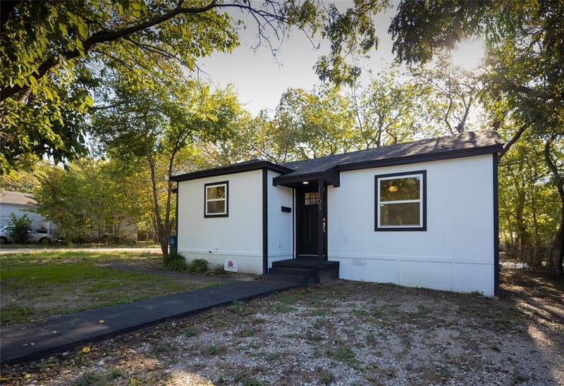 1103 N Sherman Street, Ennis TX 75119 - Photo 2