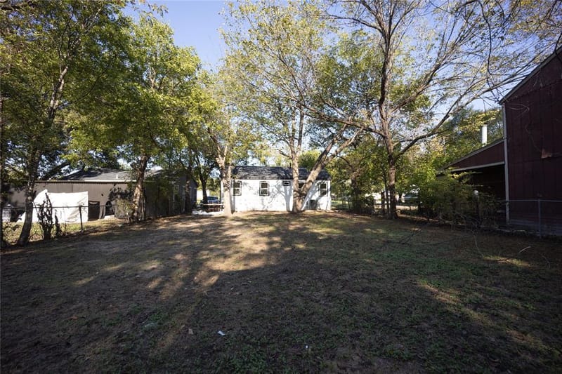 1103 N Sherman Street, Ennis TX 75119 - Photo 17