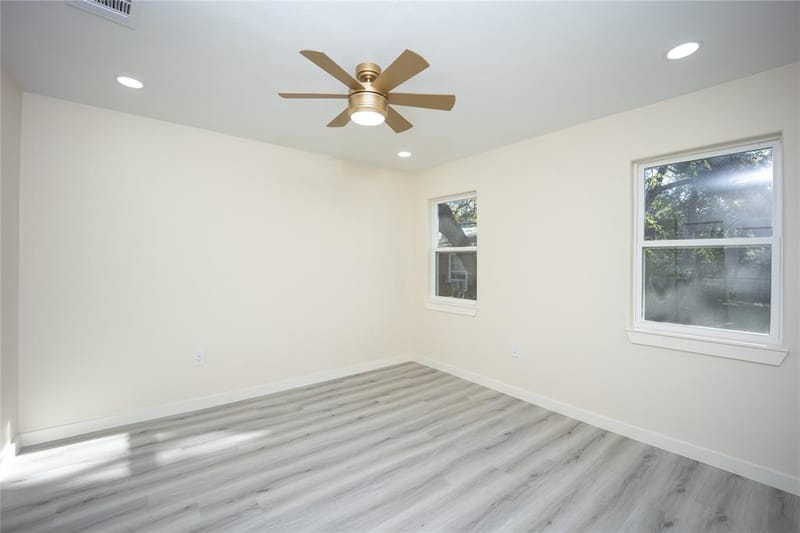 1103 N Sherman Street, Ennis TX 75119 - Photo 9
