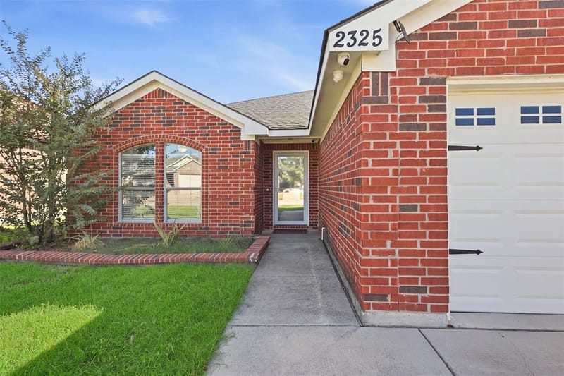 2325 Wakecrest Drive, Fort Worth TX 76108 - Photo 2