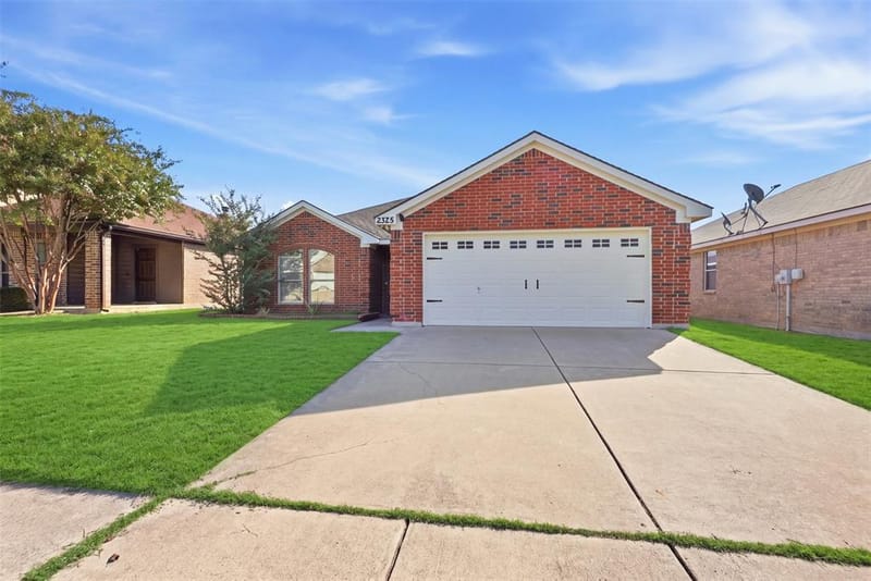 2325 Wakecrest Drive, Fort Worth TX 76108