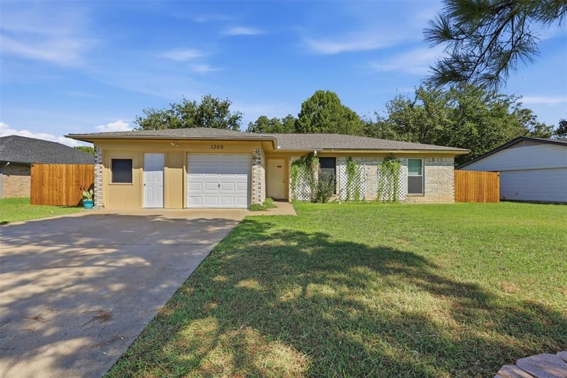 1309 Berry Drive, Cleburne TX 76033