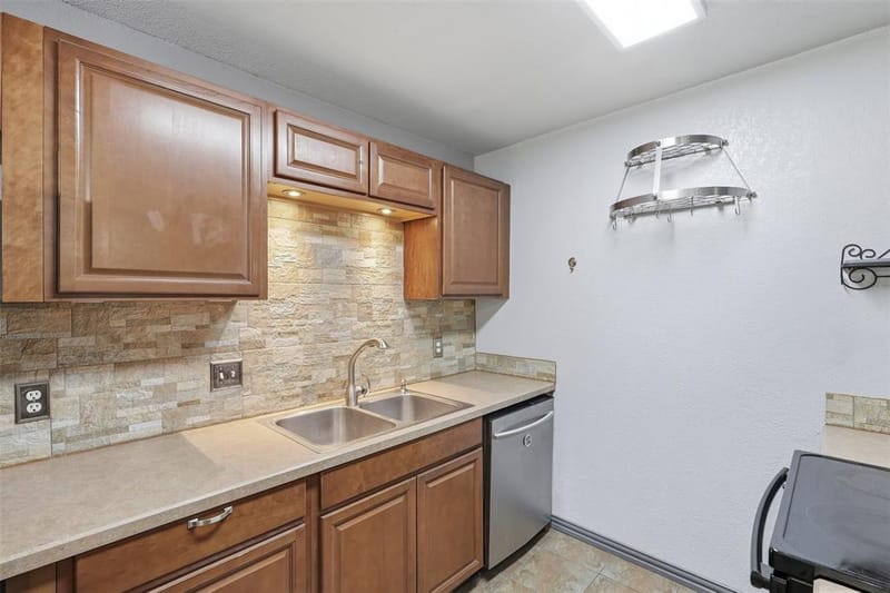 1309 Berry Drive, Cleburne TX 76033 - Photo 10