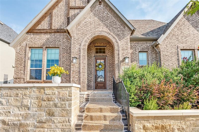 1403 Laurel Green Court, Arlington TX 76005 - Photo 3