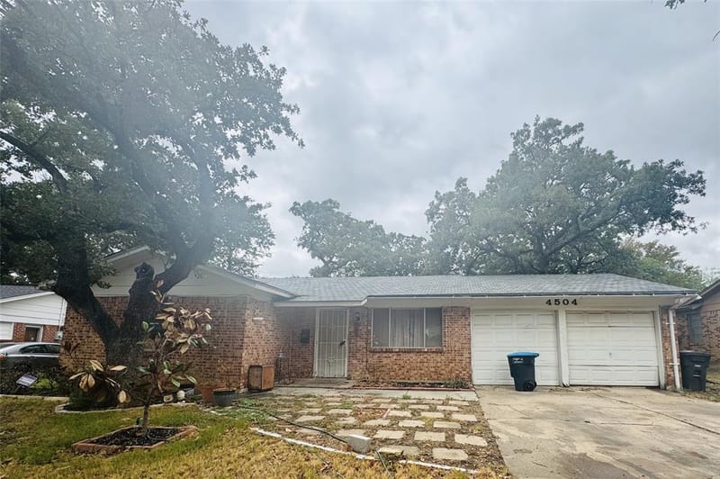 4504 Burke Road, Fort Worth TX 76119